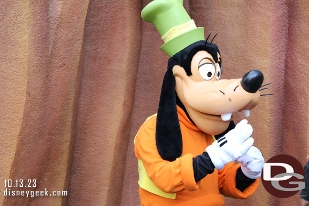 Goofy was in his backyard meeting guests