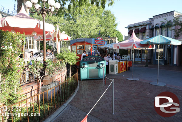 5:12pm - No wait for Corn Dogs and plenty of cast members to assist you.