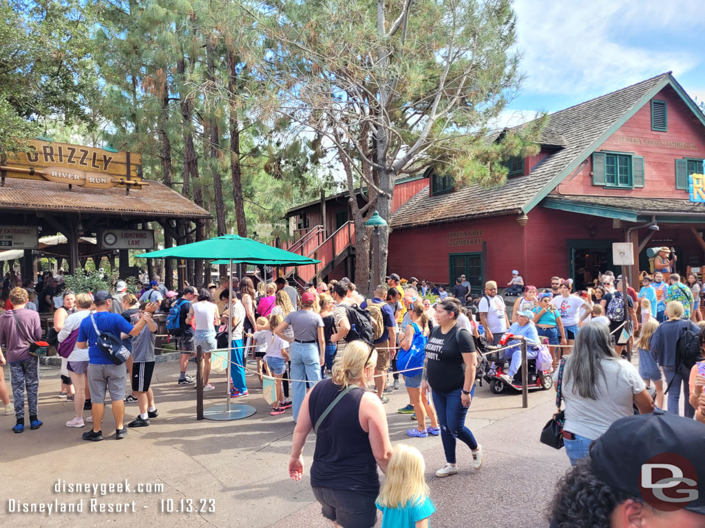 LL Return for Grizzly River Run was not much better filling it queue, extended queue and stretching out to the gift shop entrance.