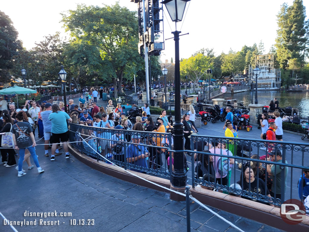 5:01pm - Pirates queue is only using a small portion of the extended queue at the momoent.