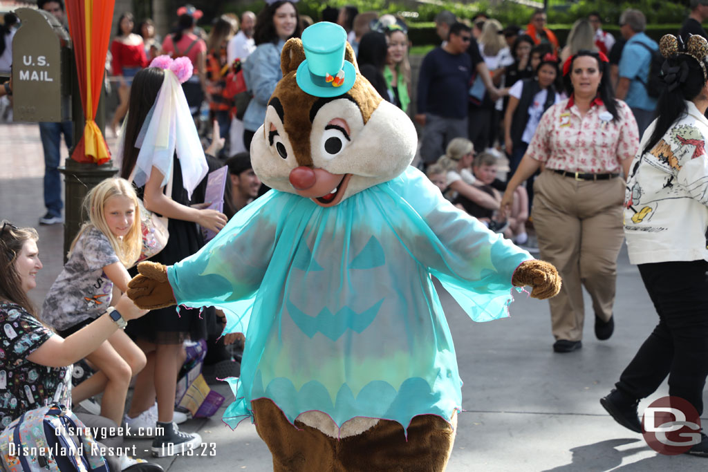Dale high fiving guests