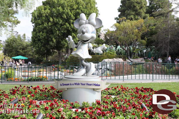 The Minnie Mouse Disney 100 statue is still in the hub, no sign of Mickey since he was removed from Town Square for the Pumpkin.  