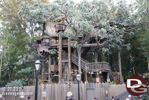 All the scaffolding is down and the Adventureland Treehouse looks ready to go. It opens November 10th. Today cast members were walking around and looks like they were preparing for previews which should be soon for cast members.