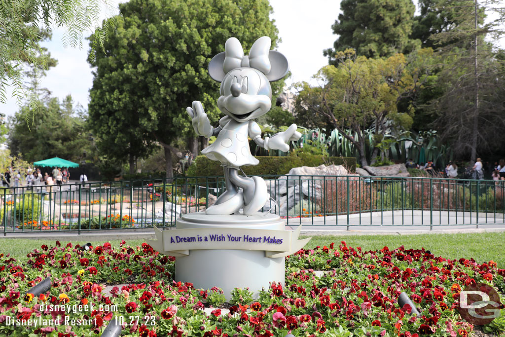 The Minnie Mouse Disney 100 statue is still in the hub, no sign of Mickey since he was removed from Town Square for the Pumpkin.  