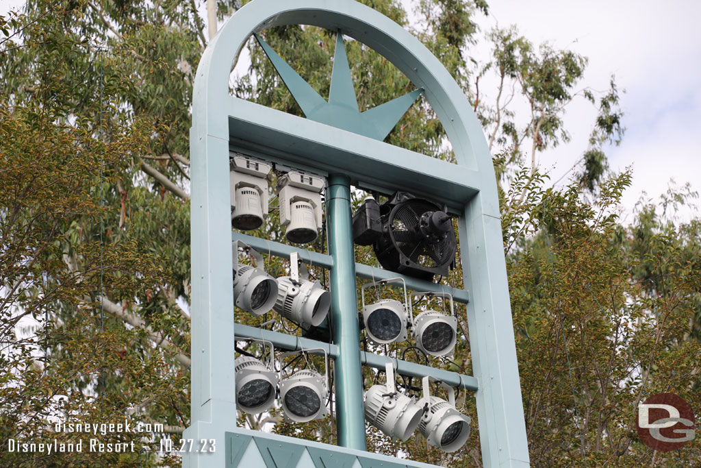 Snow machines along small world mall.  Noticed some of the lights are movable (they may have been for a long time but I just noticed them).  I will  have to watch a parade after dark and see how it looks.