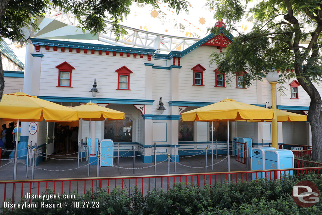 Posted 40 min wait for Toy Story, it looked to wrap around inside but hard to tell from here.