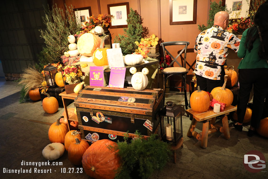 From 5:00pm to 8:00pm you can see pumpkin carving in the lobby until Monday.