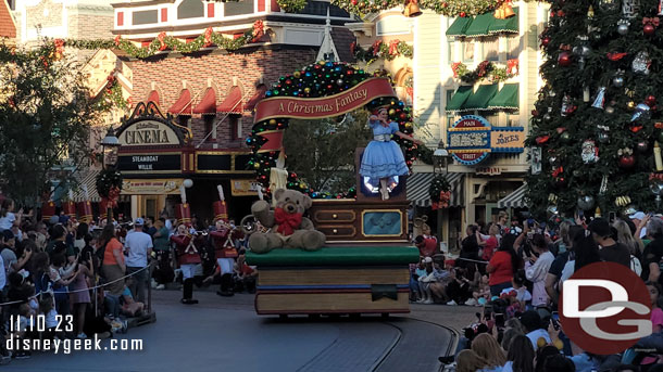 3:50pm - A Christmas Fantasy Parade arrives in Town Square