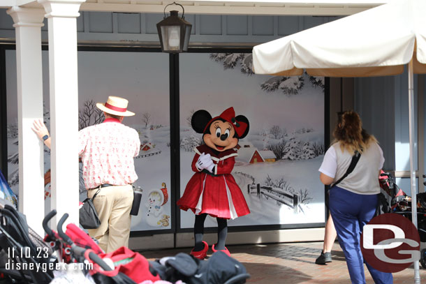 Minnie Mouse greeting guests