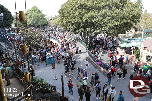 A better view of the extended queue on the left side of the bridge