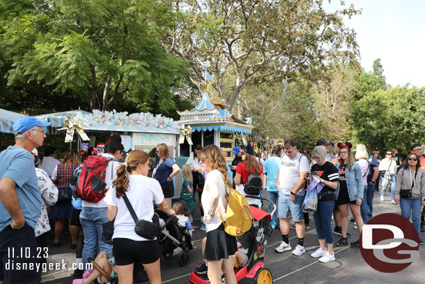 Popcorn queue in  Fantasyland