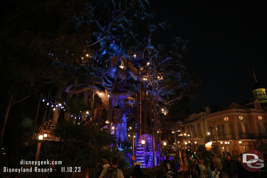 7:54pm -  The Adventureland Treehouse after dark, the wait was probably 15-20 minutes, I did not wait this evening.