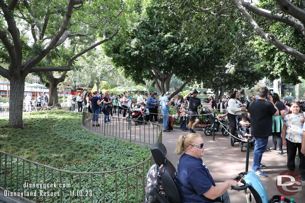 The queue here looked about the same as on Main Street when I walked by there earlier.