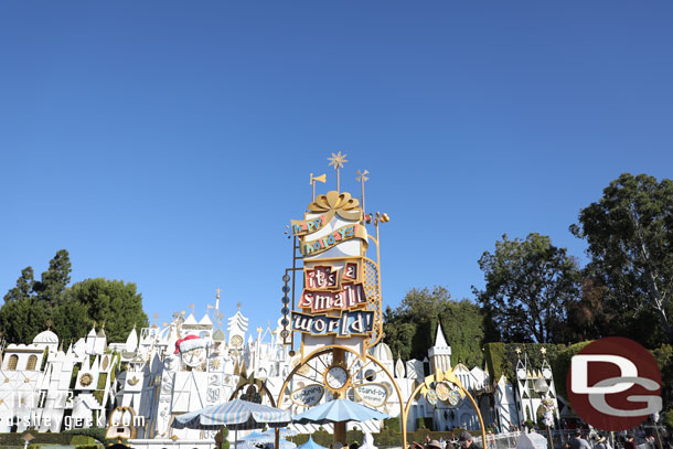 9:40am - Only a 5 min wait posted for it's s small world holiday this morning.