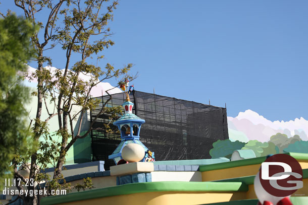 A better view of the scaffolding behind the theater