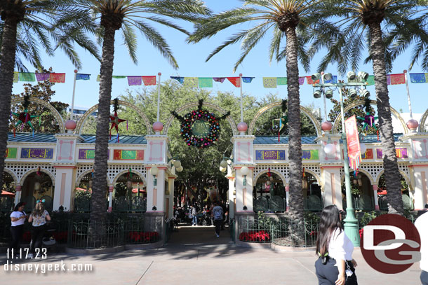 11:52am - Found a spot for the Viva Navidad Street Party