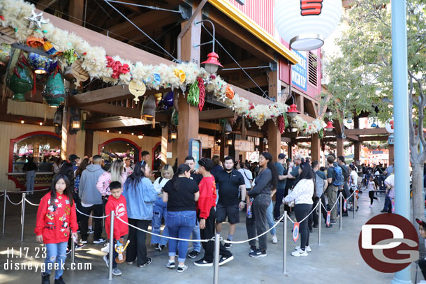 1:31pm - A good size queue for the registers to order food.  