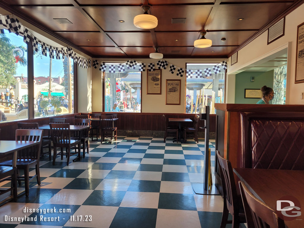 1:02pm - An empty dining room at Flos