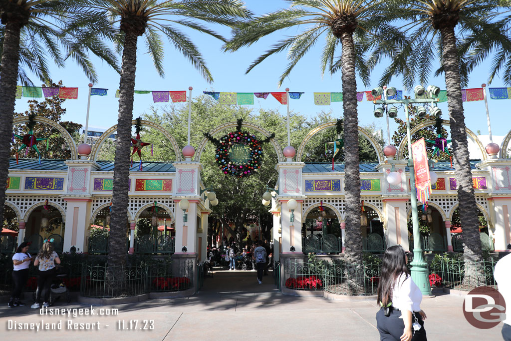 11:52am - Found a spot for the Viva Navidad Street Party