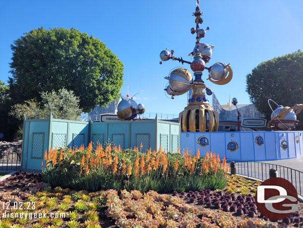 The planter project wall is joined by walls for a routine renovation of the Astro Orbitor.