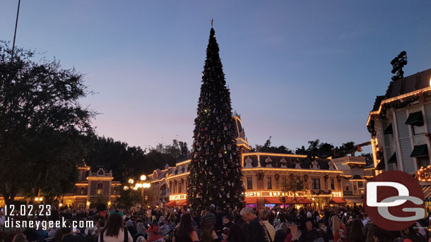 5:00pm - Time for the Tree Lighting Moment