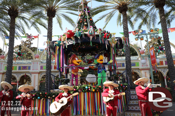 Time for Viva Navidad Street Party