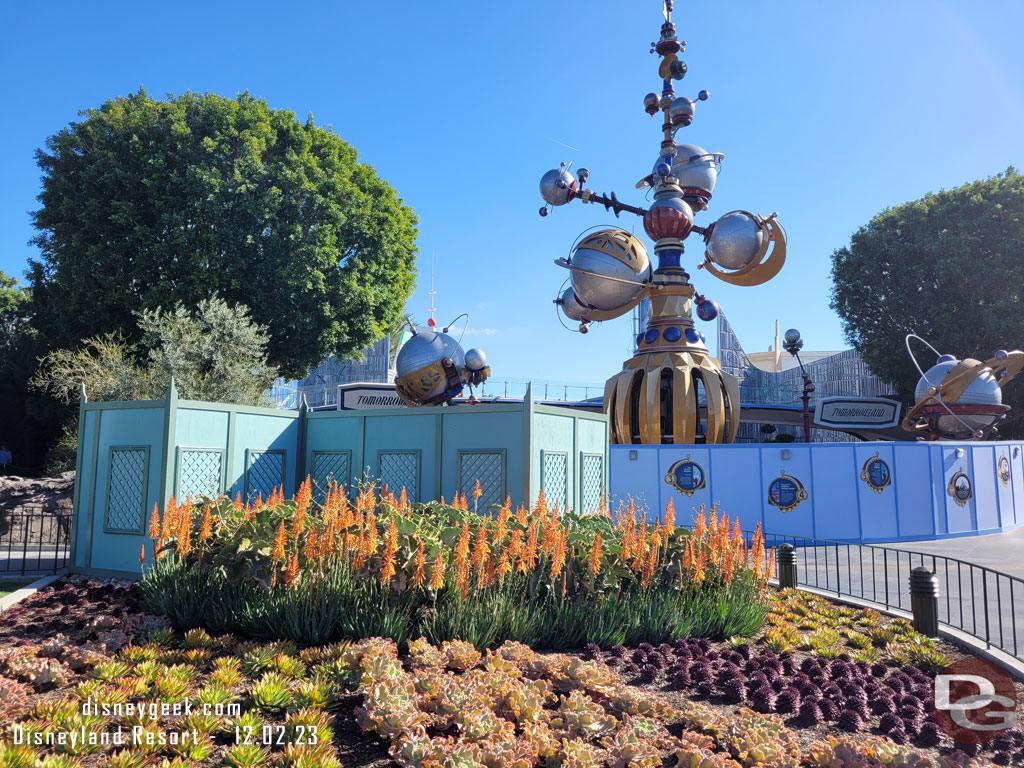 The planter project wall is joined by walls for a routine renovation of the Astro Orbitor.