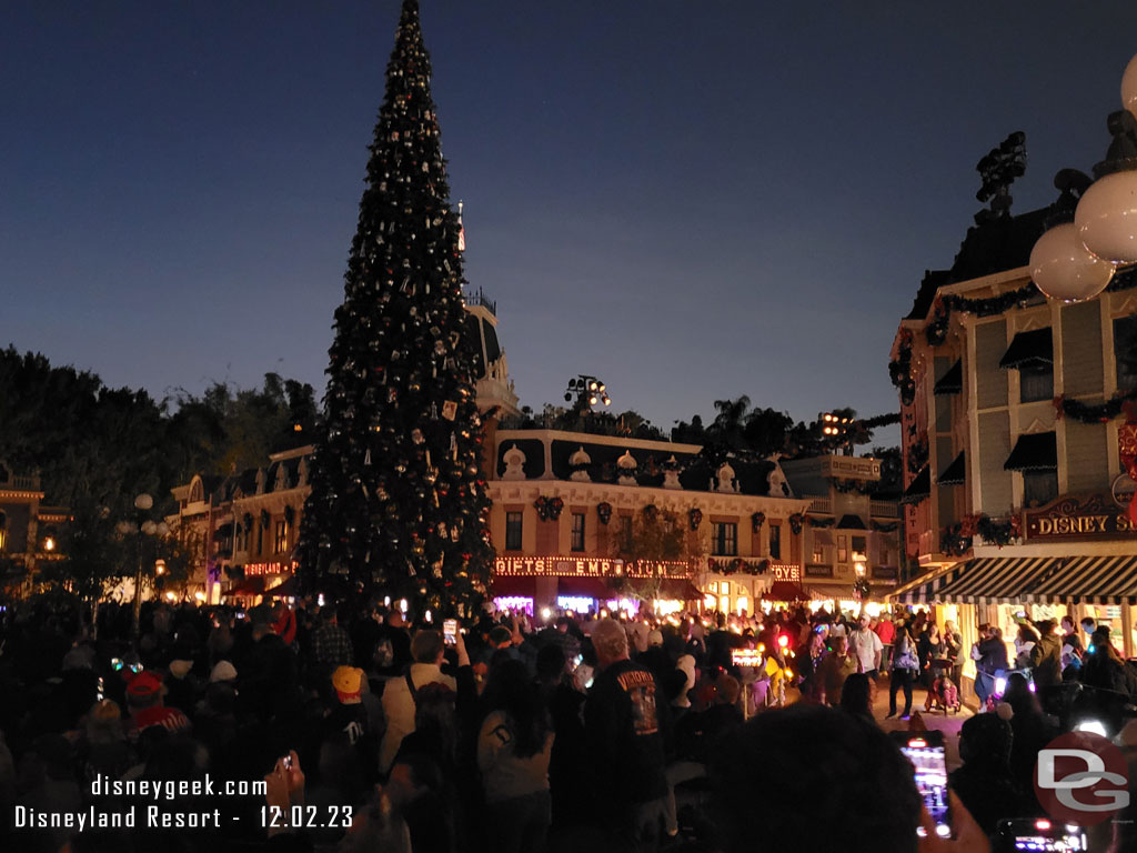 5:30pm - Lights are off as the choir approaches