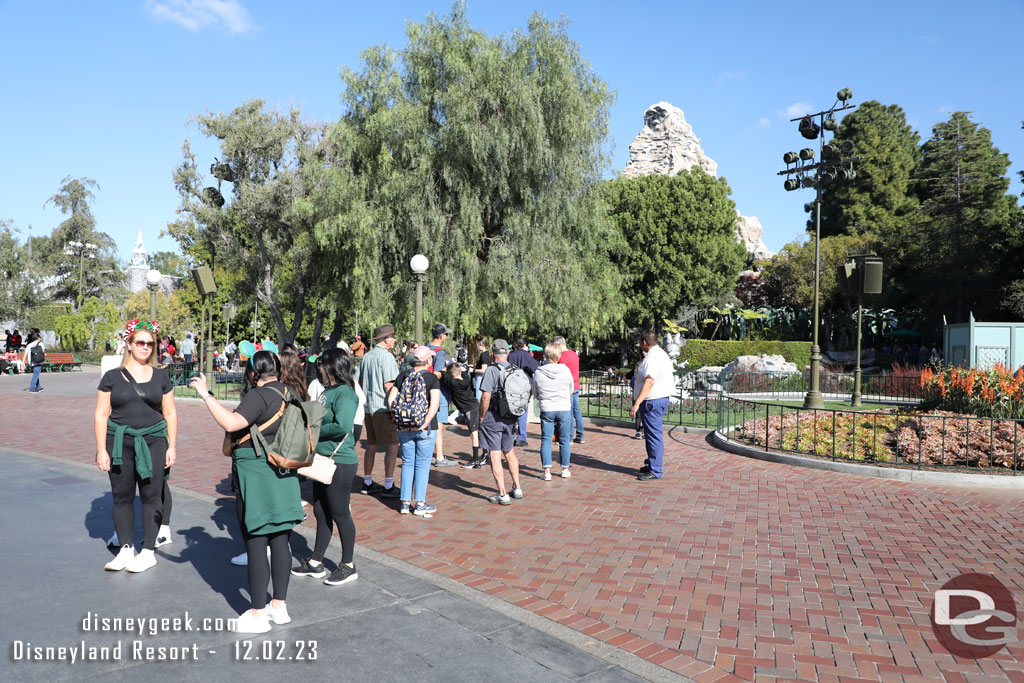 A line for the photopass photographer at the Disney100 Minnie Mouse status