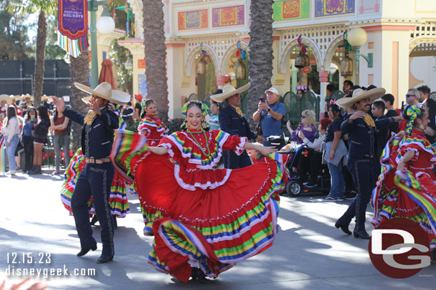 Time for Viva Navidad Street Party