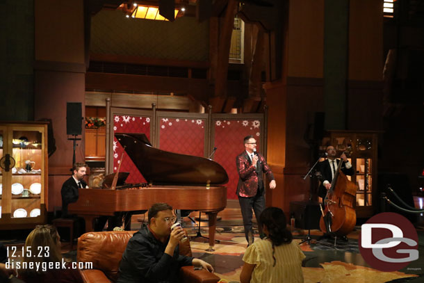 This evening a trio (I missed their name) was performing Christmas music in the lobby.