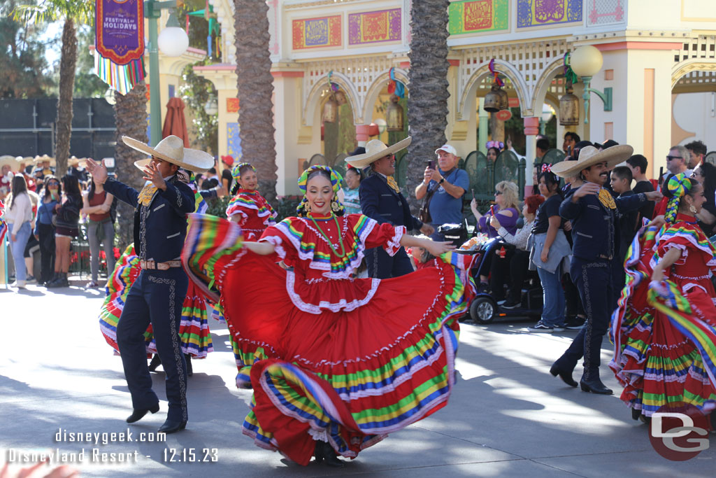 Time for Viva Navidad Street Party