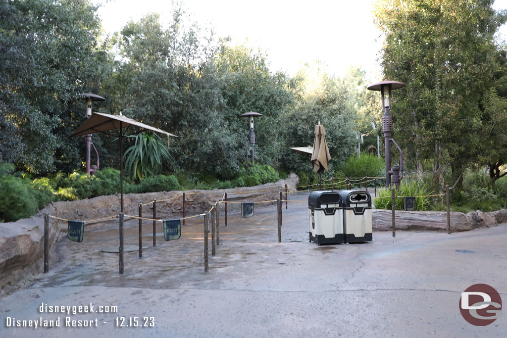 The posted wait for Rise of the Resistance was 40 minutes when I walked by at 3:00pm.  It looked a little shorter, just outside the doorway.