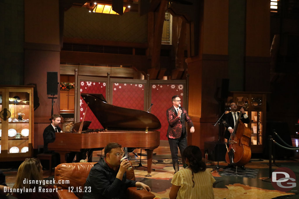 This evening a trio (I missed their name) was performing Christmas music in the lobby.