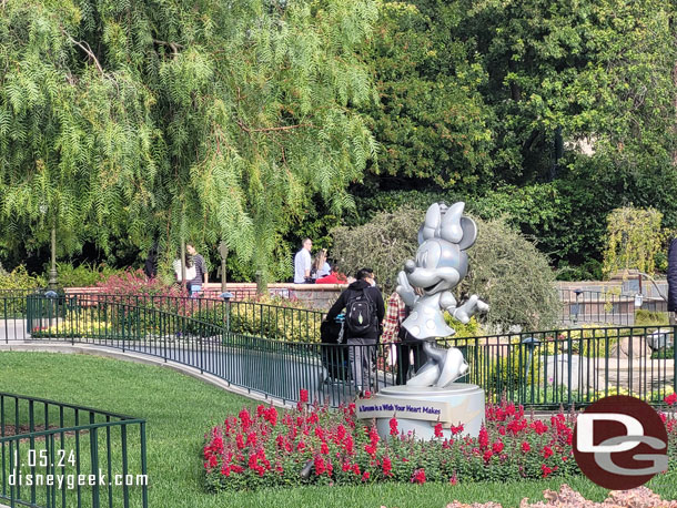 The Disney100 Minnie Mouse statue is in the hub, all other signs of the celebration appear to be gone.