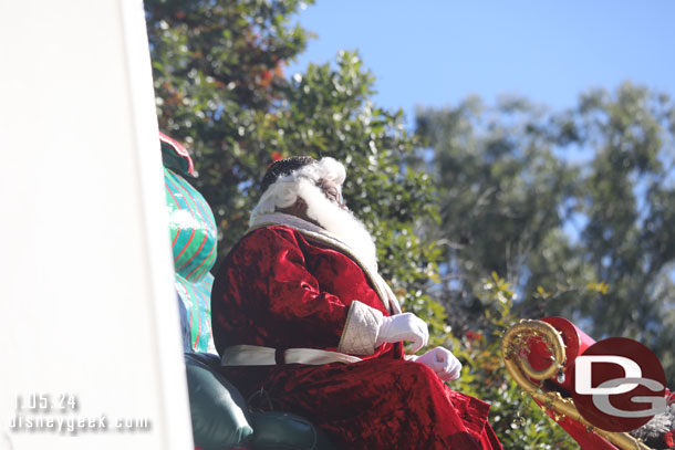 Santa was having microphone issues as the float pulled out, sounded like they decided to turn it off.