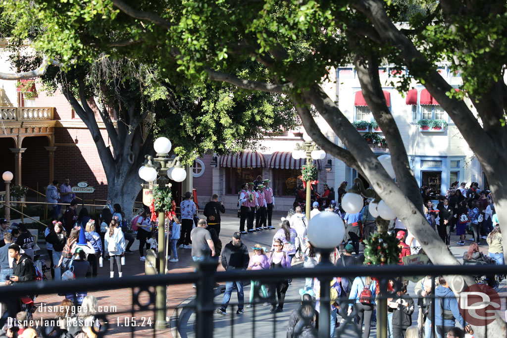 1:23pm - Watching the Dapper Dans while waiting for the train.