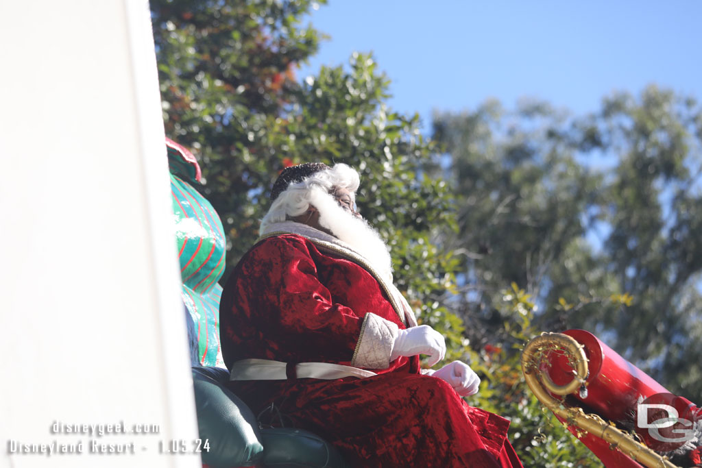 Santa was having microphone issues as the float pulled out, sounded like they decided to turn it off.