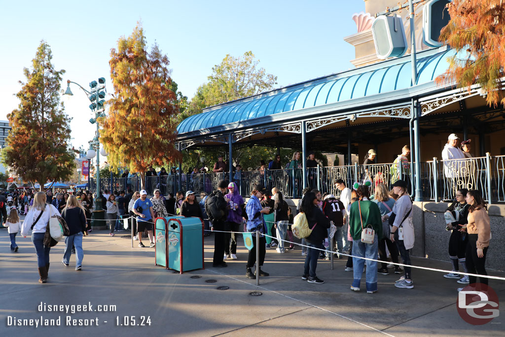 The extended queue was in use for the Little Mermaid. The standby was posted at 20 minutes