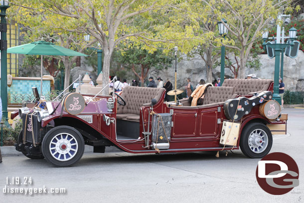 Five and Dime were performing. Their car was waiting nearby.