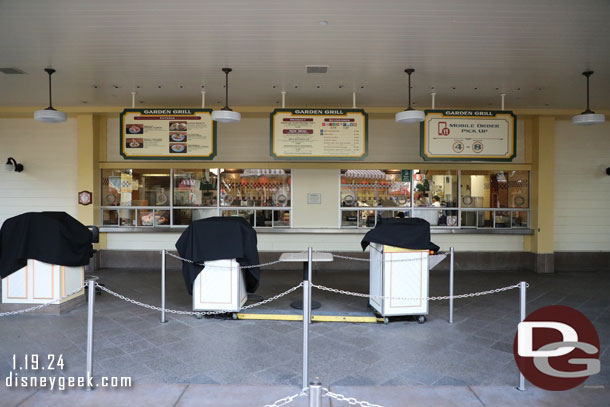 Paradise Garden Grill is closed right now.