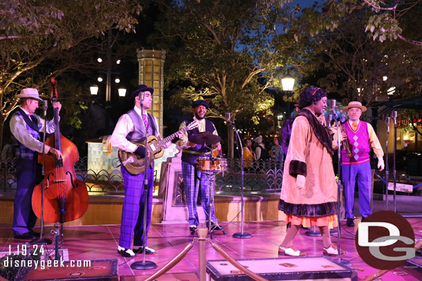 Five and Dime performing in Carthay Circle as I was leaving the park.