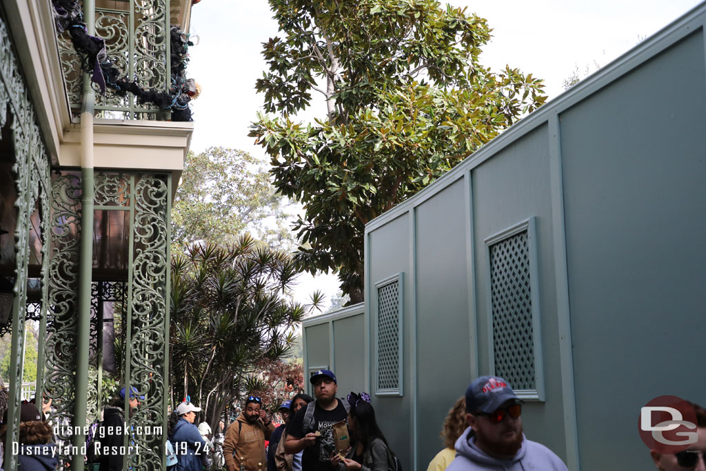 The Lightning Lane Return merge point was at the front door, with those guests walking right up to the mansion.