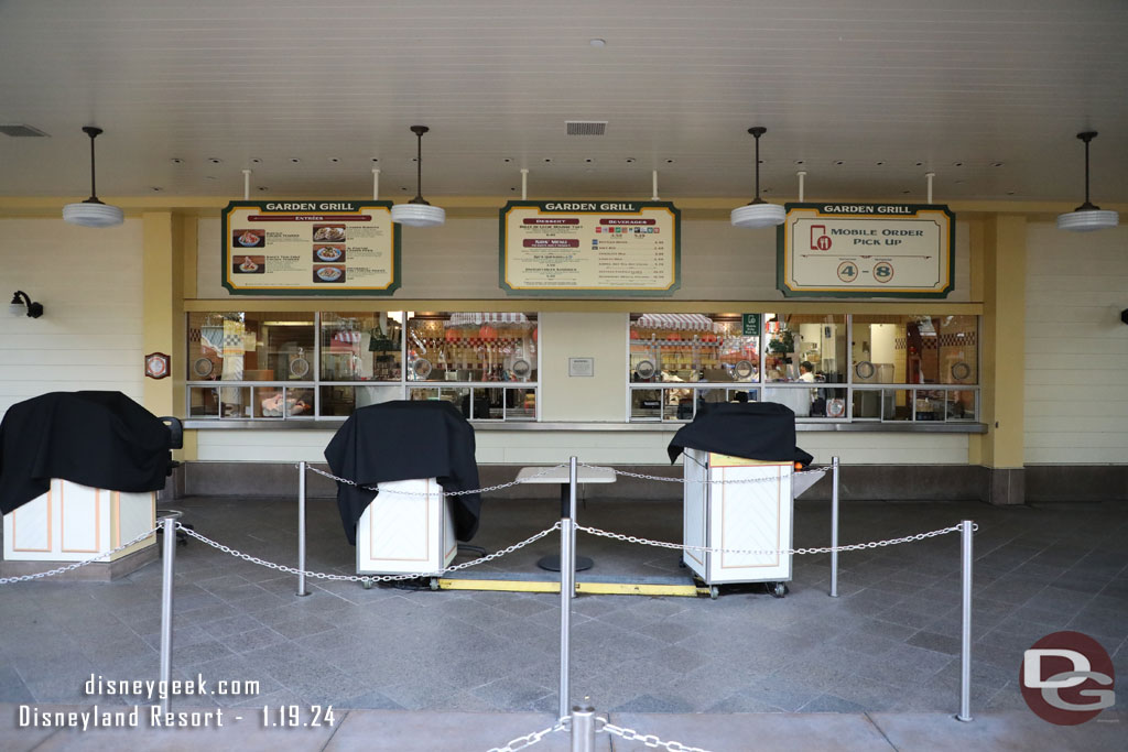 Paradise Garden Grill is closed right now.