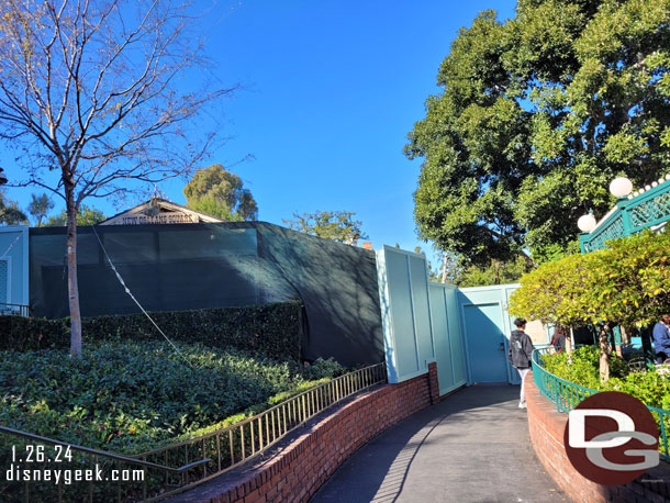 Here is the wall and end of the walkway by the train station.