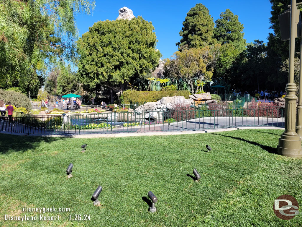 The Disney100 Minnie Mouse statue has been removed from the hub. The lights are still in place though.