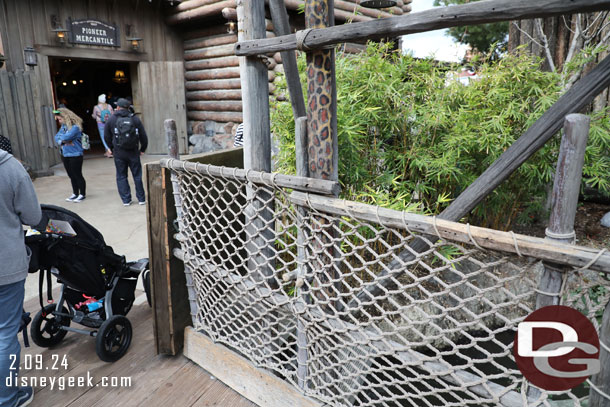 No visible signs of progress on the area of the bridge with the small renovation wall in Adventureland (same with the area between the restrooms, there were too many people for a picture this visit)