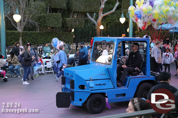 A pre-parade...  the tow moving into position before the 5:30pm Magic Happens Parade