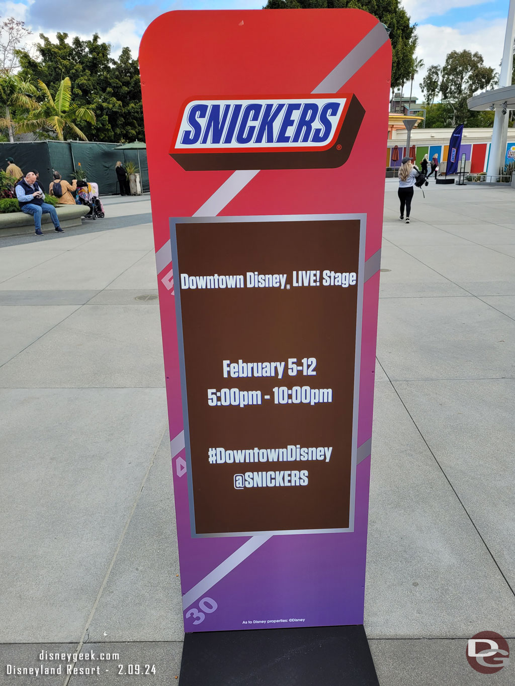 This evening there will be a Snickers event for the Super Bowl on the lawn.