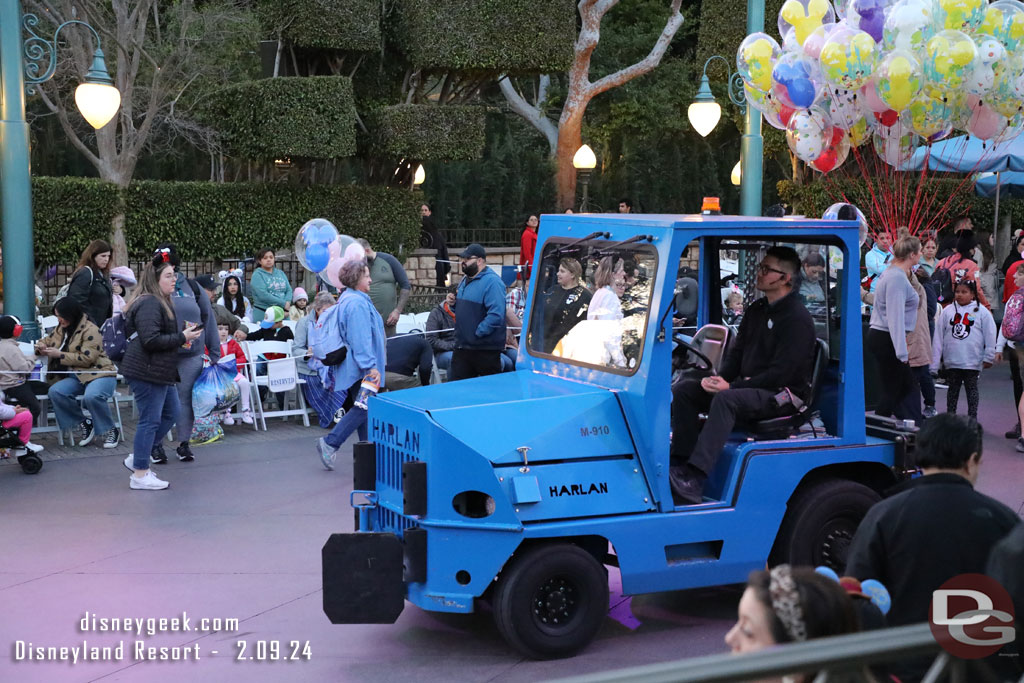 A pre-parade...  the tow moving into position before the 5:30pm Magic Happens Parade